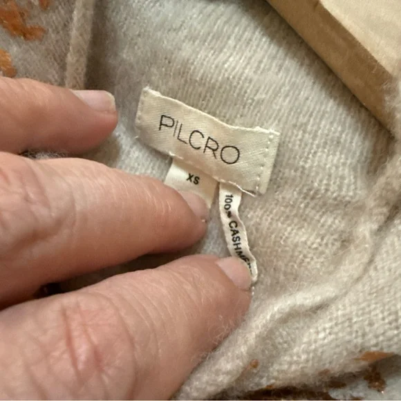 Pilcro Beige Cashmere Cropped Sweater with Gold Floral Accents - Picture 4 of 10